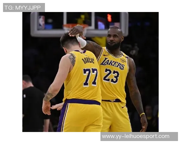 德隆谈东契奇与詹姆斯关系不佳未扶摔倒事件引发热议