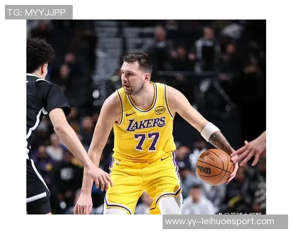 湖人一周内成功掌控东契奇与里夫斯的比赛策略分析 湖人一周内成功掌控东契奇与里夫斯的比赛策略分析