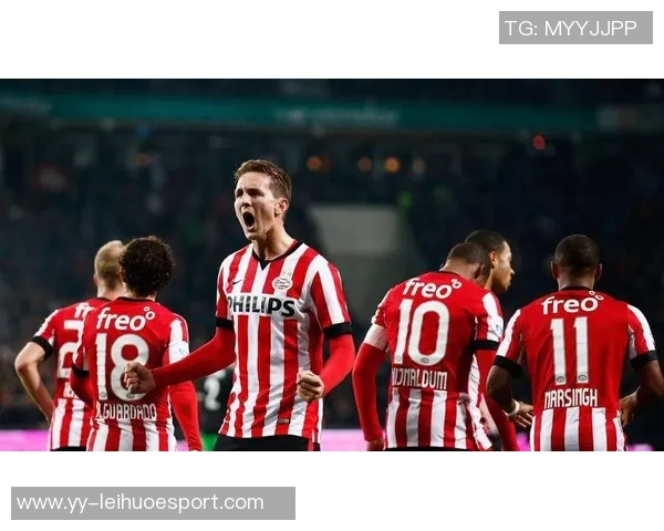 埃因霍温宣布卢克德容告别仪式球员荣登星光大道荣耀时刻